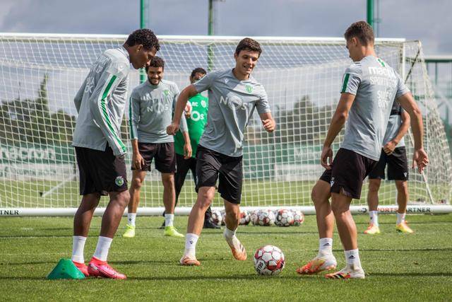 特雷杨22+11杰约21+15 老鹰力克尼克斯晋级4强