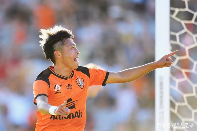 记者：李凯尔脚部仍有些肿胀 正常走路无大碍