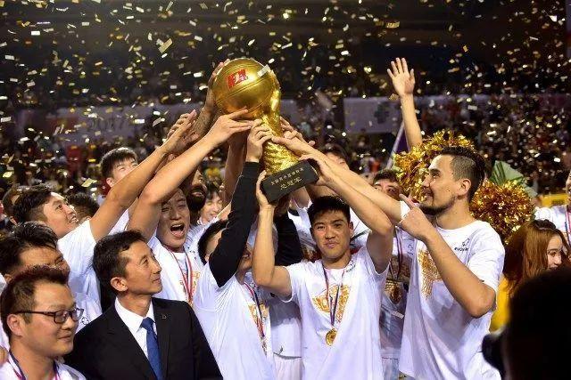 重磅！NBA最权威记者宣布退役 结束30年生涯